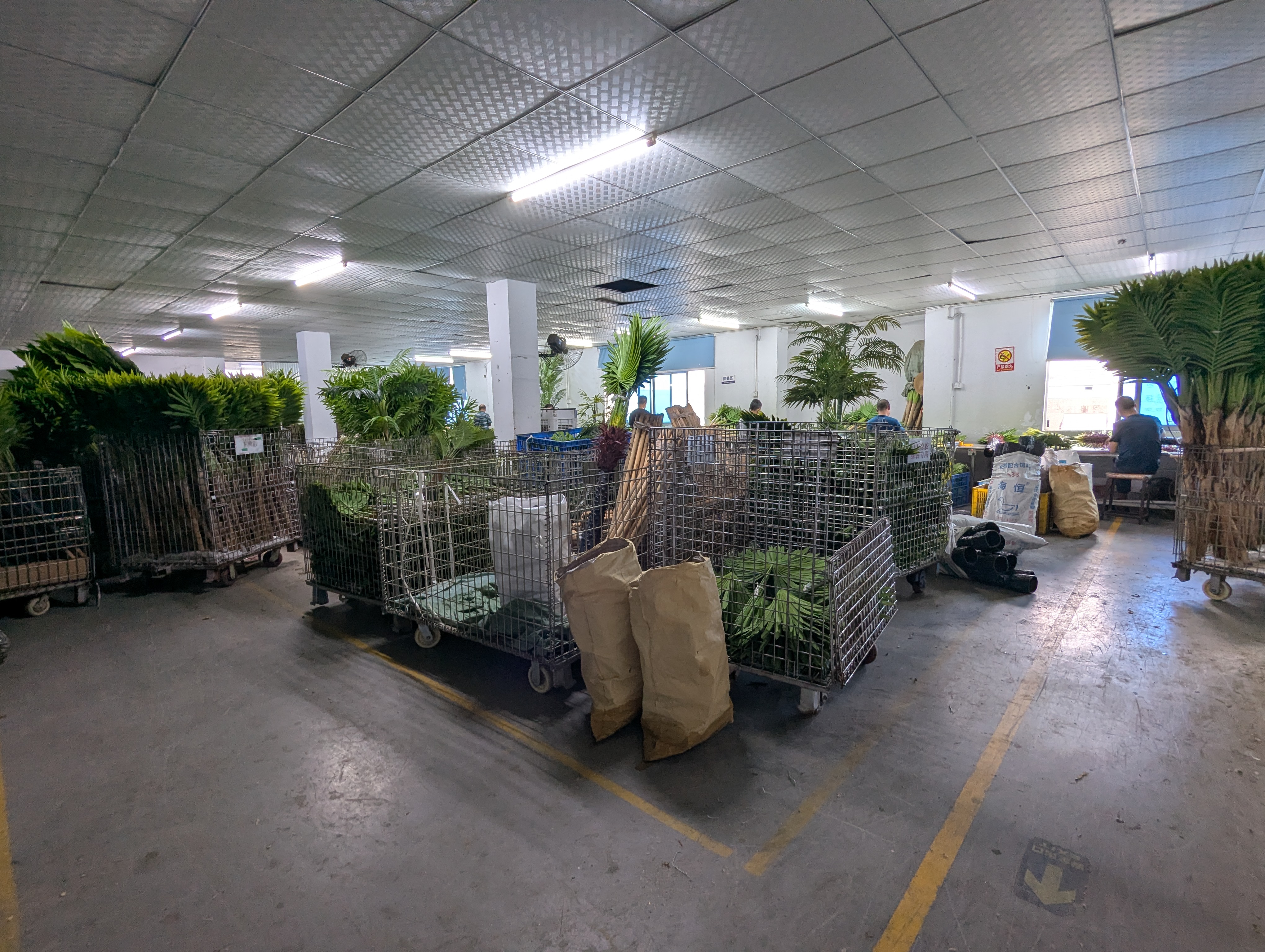 Production Diary #44 | Workshop Journal: Assembling Majestic Tropical Canopies for Our Brand-New Export Batch of Wholesale Artificial Palm Trees